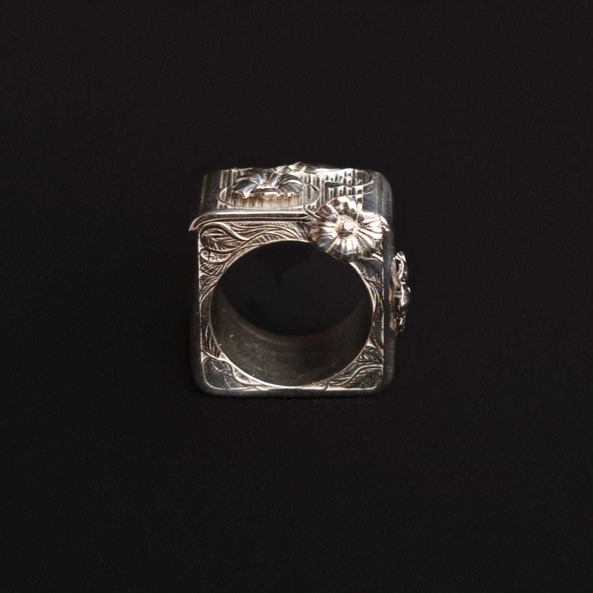 luxurious solid silver ring