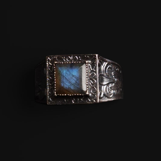 Ornate Silver Labradorite Ring